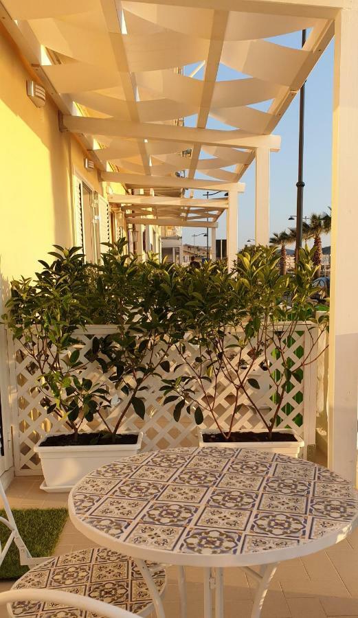 A Un Passo Dal Mare Bed & Breakfast อากรอโปลี ภายนอก รูปภาพ
