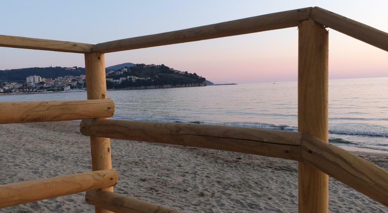 A Un Passo Dal Mare Bed & Breakfast อากรอโปลี ภายนอก รูปภาพ